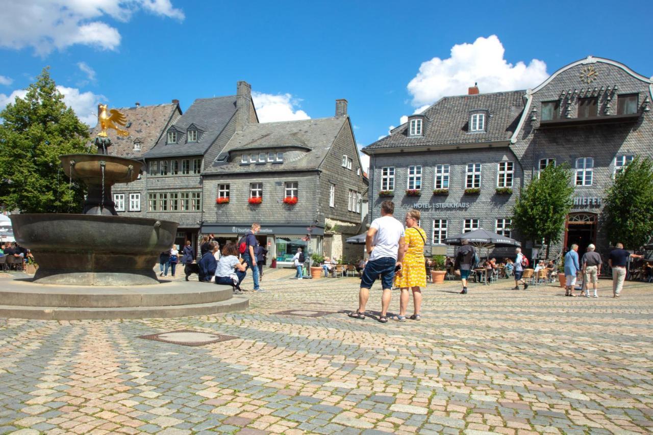 Haus Mittenmank Am Marktplatz Goslar Exterior photo