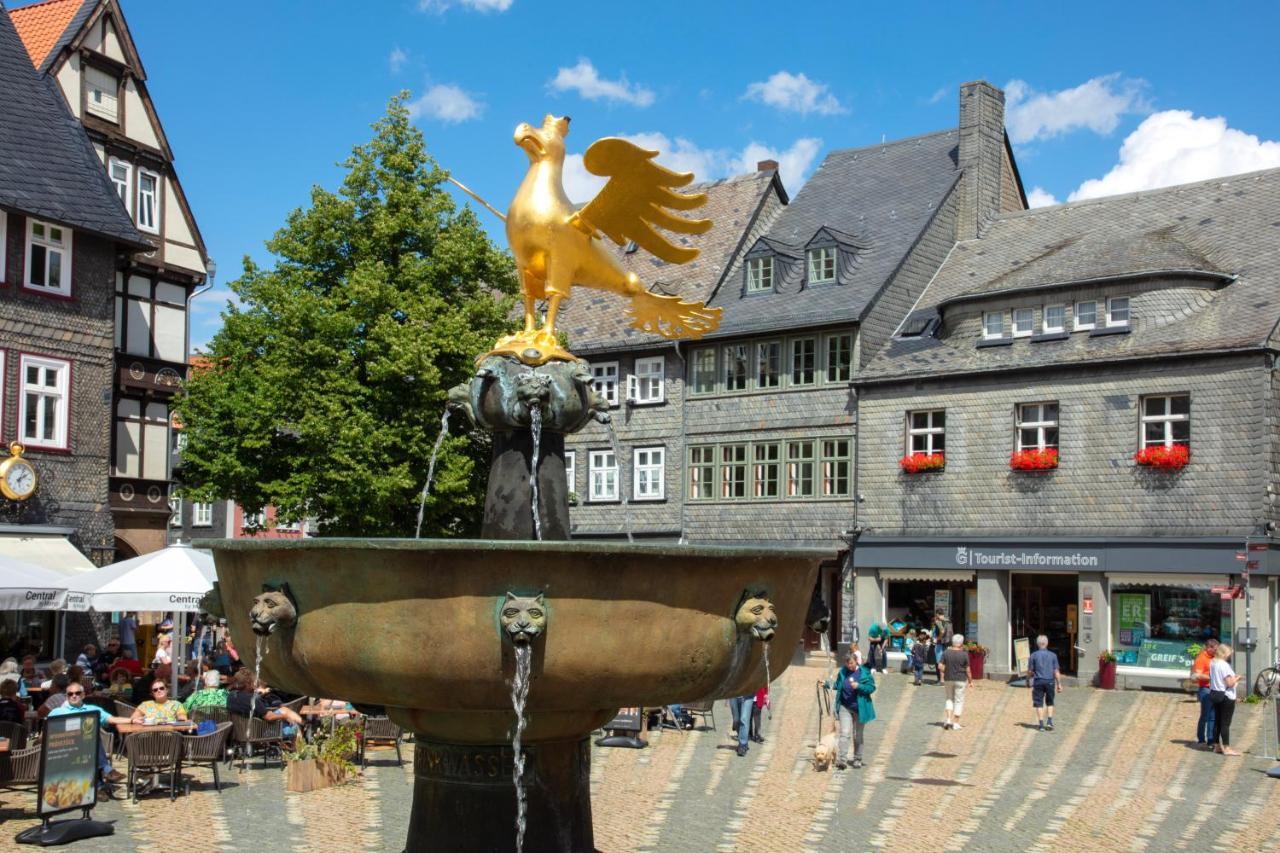 Haus Mittenmank Am Marktplatz Goslar Exterior photo
