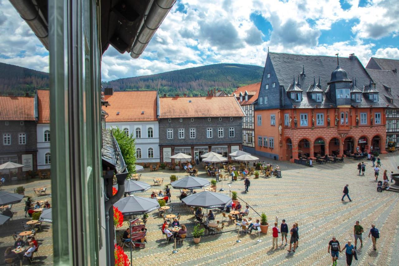Haus Mittenmank Am Marktplatz Goslar Exterior photo